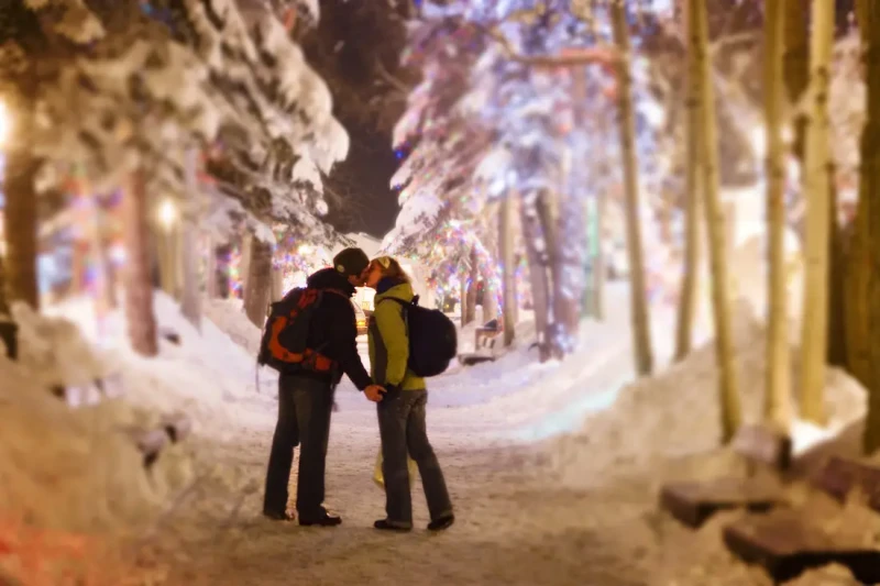 JOMO: El placer de perderse algo y redescubrir el viaje con sentido